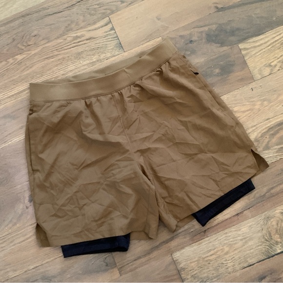 Old Navy Active Brown Athletic Shorts Size Medium - Picture 3 of 6